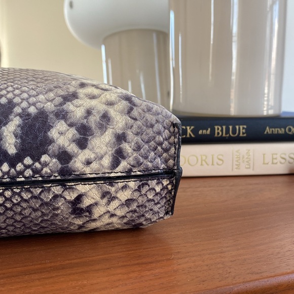 Kate Spade Cosmetic Bag - Picture 15 of 15